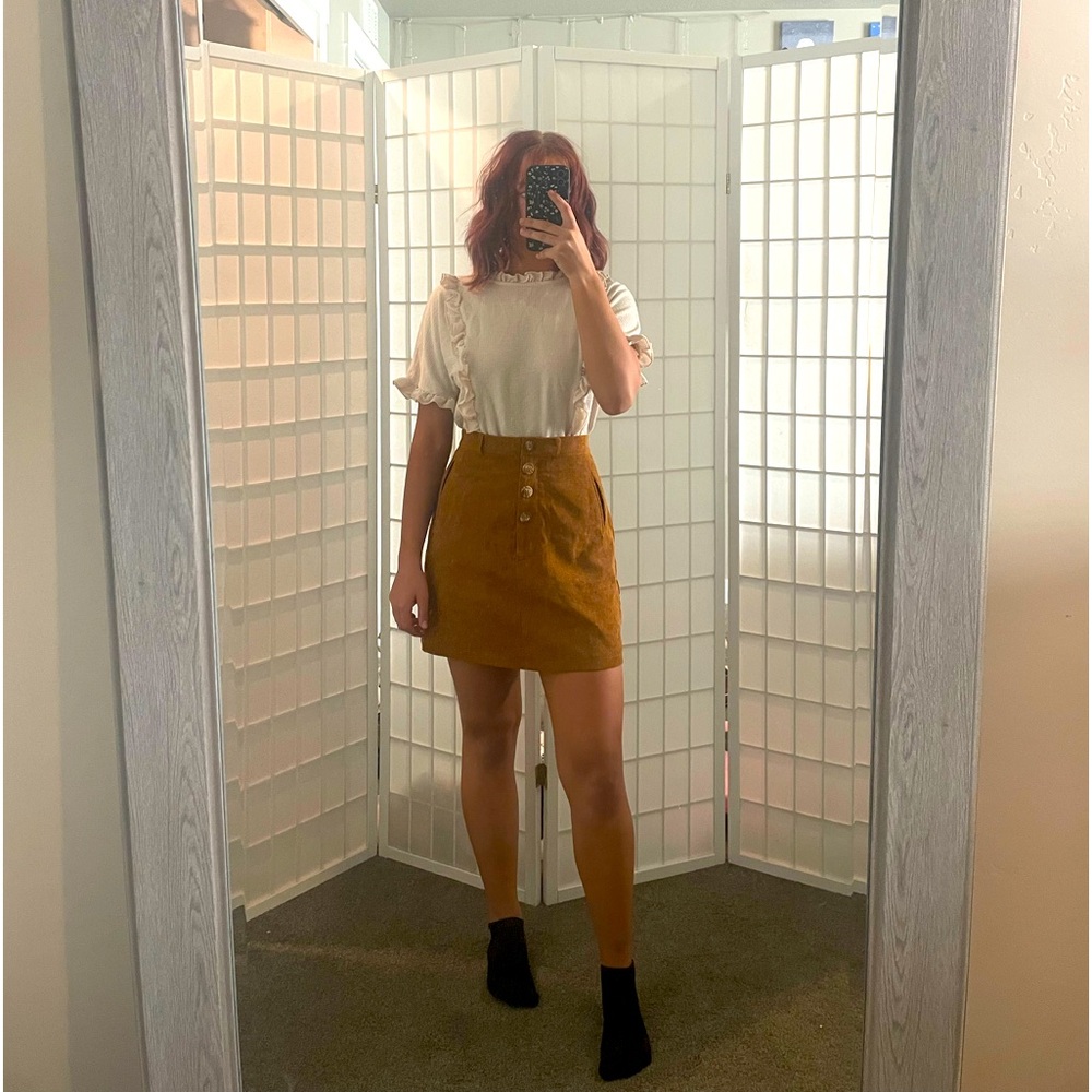 Selling because it is not my style. Has been worn 1 times.